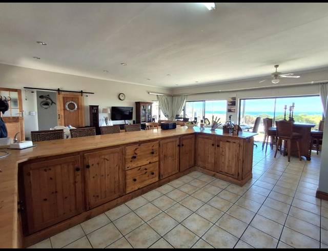 5 BEDROOM HOUSE FOR SALE IN DUYKER EILAND